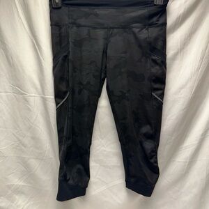 Lululemon run for fun active Capri Leggings